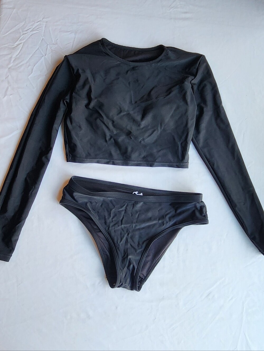 Women’s Black Long-Sleeve Crop Rash Guard Bikini Set, S